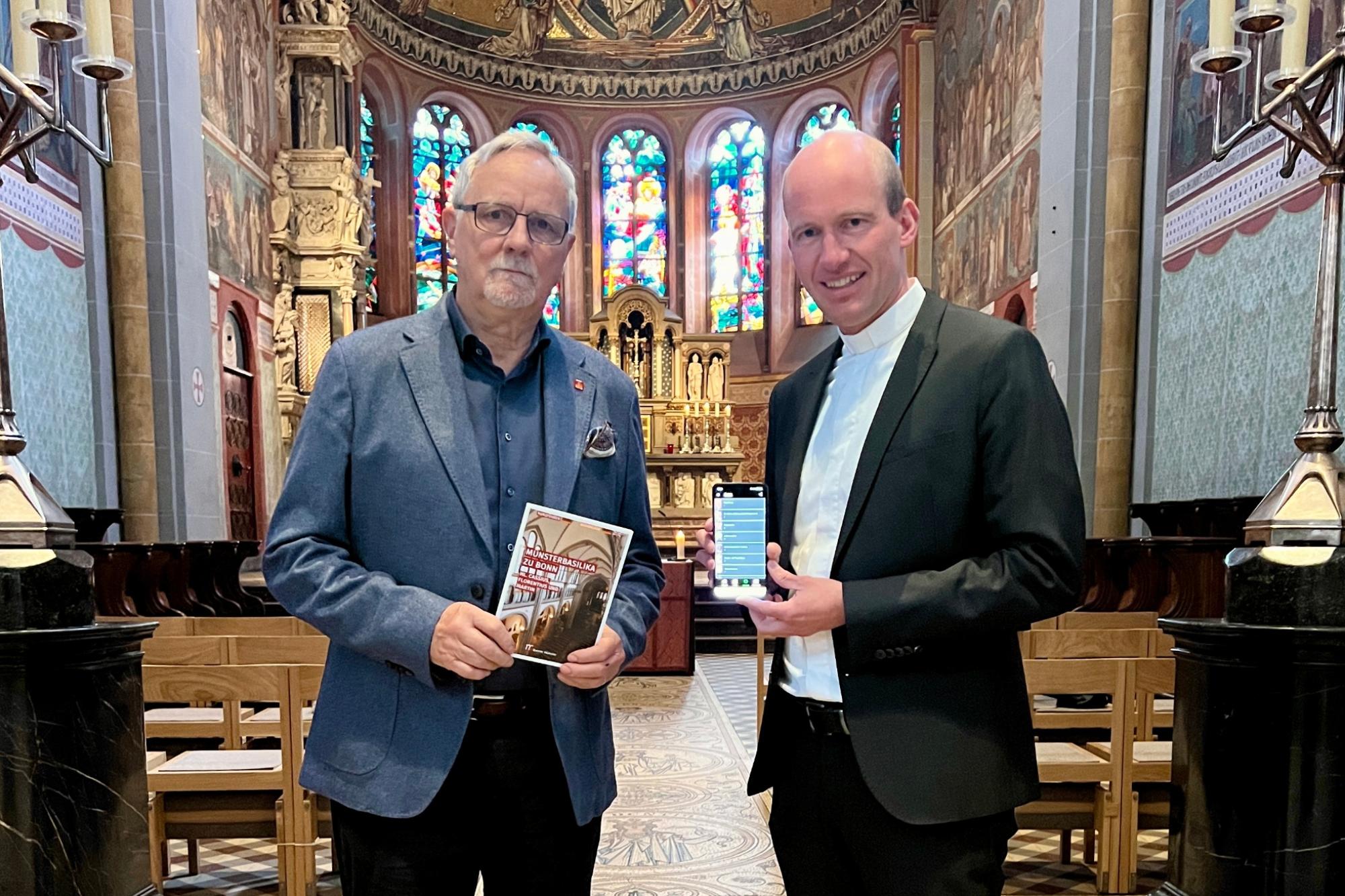 Ulrich Lipperheide und Dr. Christian Jasper bei der Vorstellung des neuen Audioguides