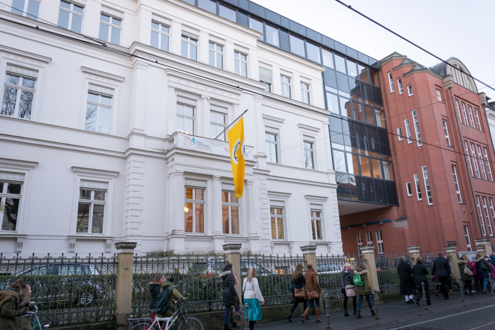 8.12.2017
Weihbischof Puff besucht Liebfrauenschule Bonn anlässlich der 100-Jahr-Feier