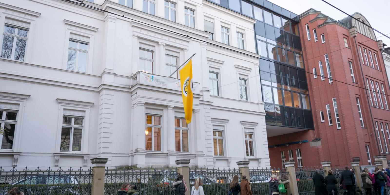 Liebfrauenschule Bonn 8.12.2017
Weihbischof Puff besucht Liebfrauenschule Bonn anlässlich der 100-Jahr-Feier