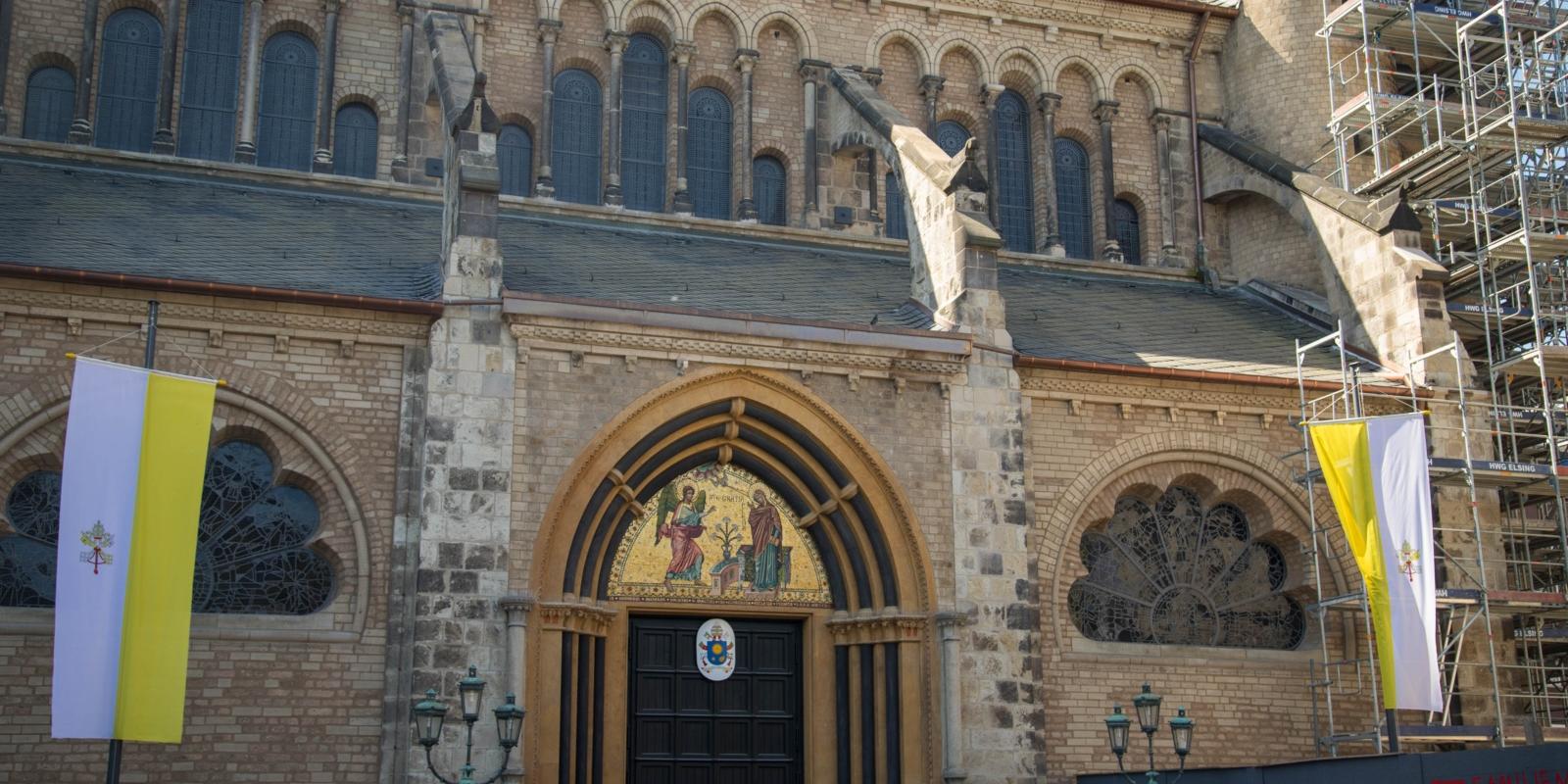 Pontifikalamt zur Wiedereröffnung des Bonner Münsters