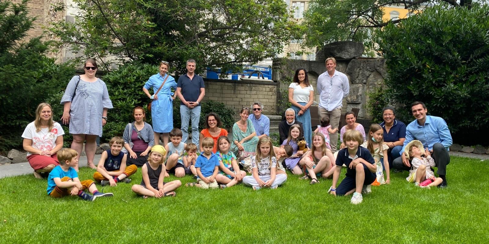 Gruppenfoto Familien am Bonner Münster