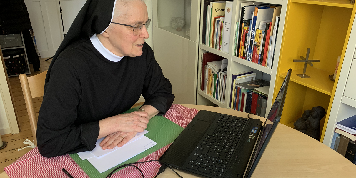 Sr. Carmen Kerzenbasteln 3