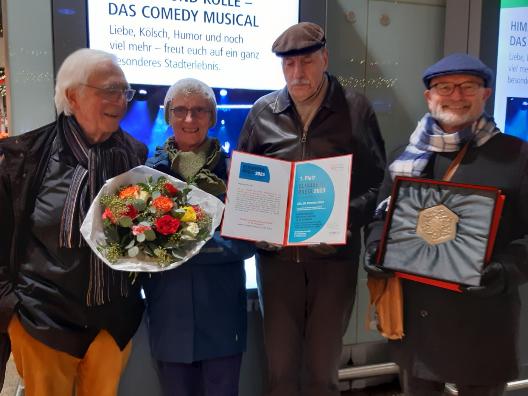 Geehrt stellvertretend für viele und den guten Geist und das Engagement, das sie verbindet: Gruppenbild in Köln nach der Preisverleihung in der Flora