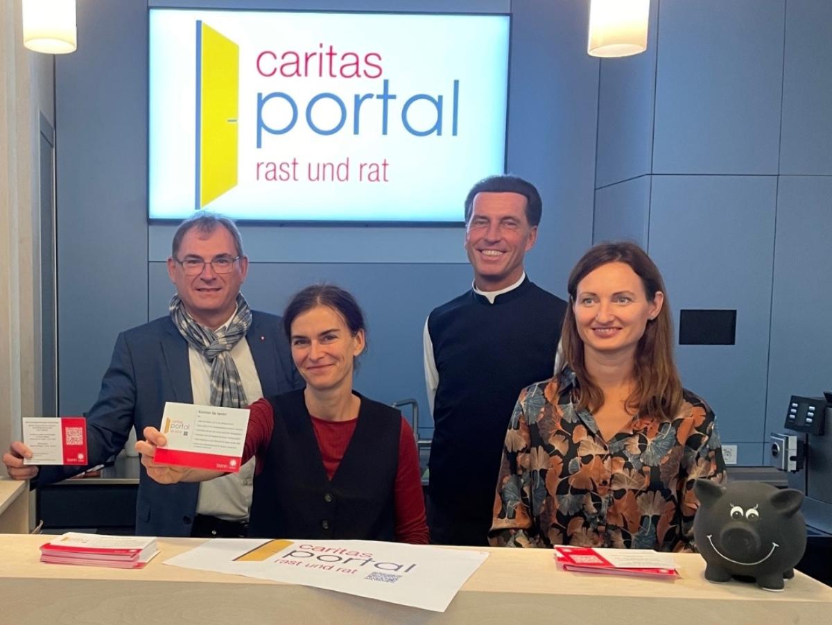 Caritasdirektor Jean-Pierre Schneider, Laura Krebs (Leiterin Allgemeine Sozialberatung der Caritas), Stadtdechant Dr. Wolfgang Picken und Laura Stonyte-Rawolle (Sozialarbeiterin der Caritas)