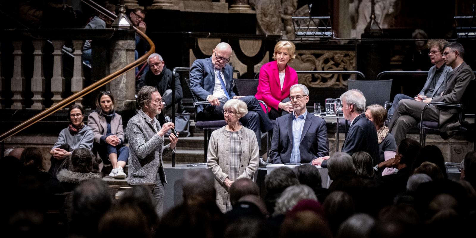 750 Besucher bei Podiumsdiskussion im Bonner Münster