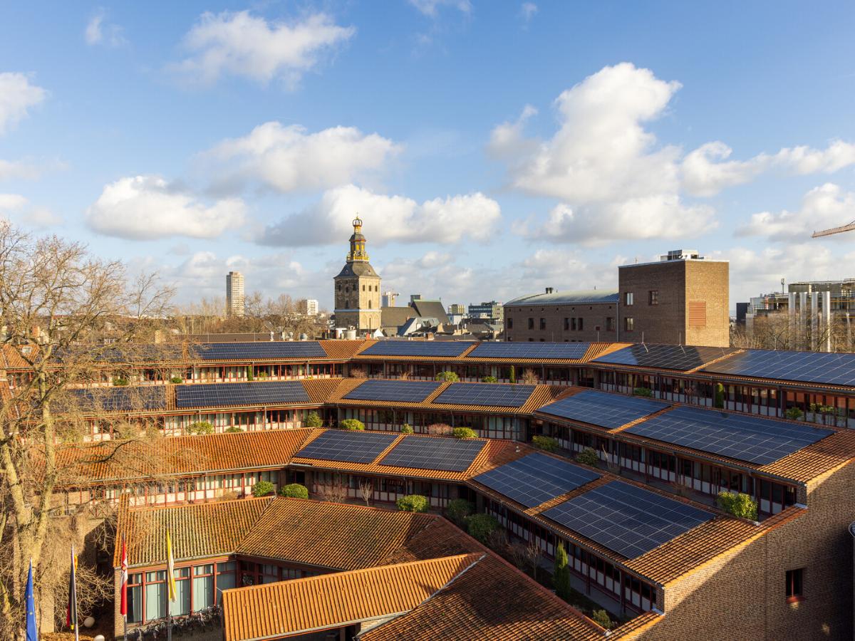 Die Photovoltaikanlage auf dem Maternushaus des Erzbistums Köln