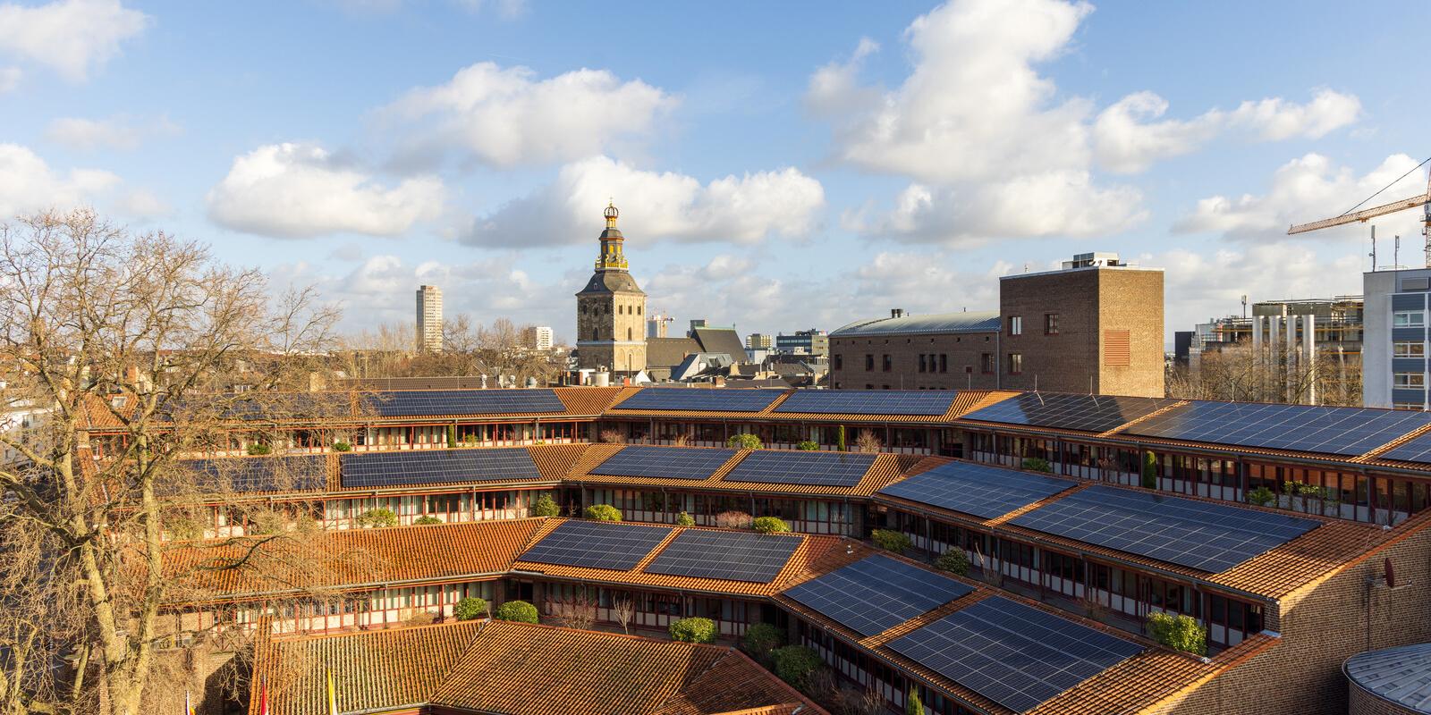 Die Photovoltaikanlage auf dem Maternushaus des Erzbistums Köln