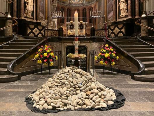 Steine in der Basilika am 19.10.2023