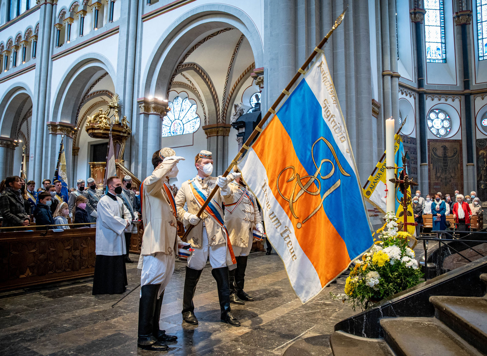 Studentenverbindungen zu Gast im Bonner Münster